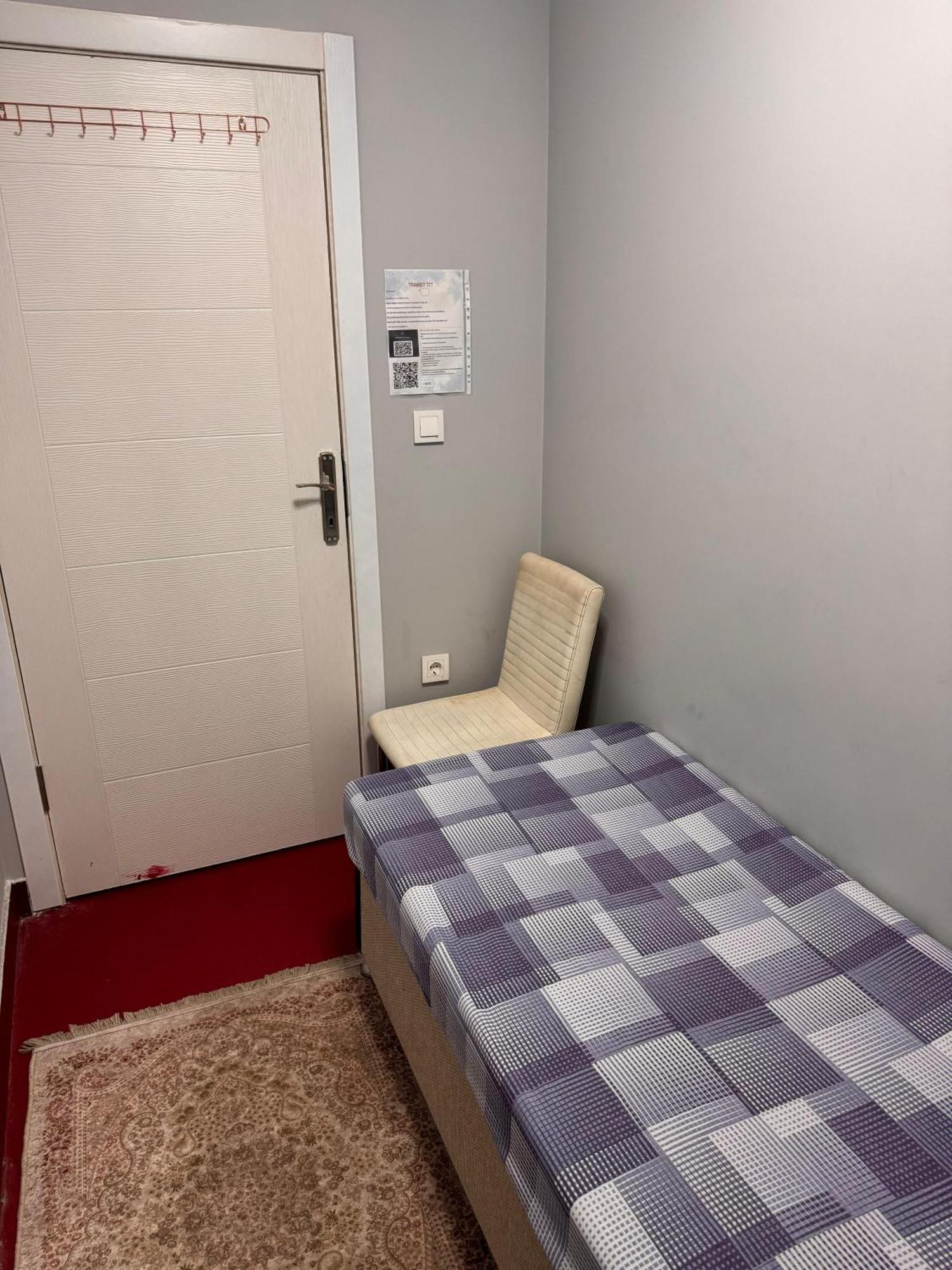 Transit 7 Gazde/Camere de închiriat *