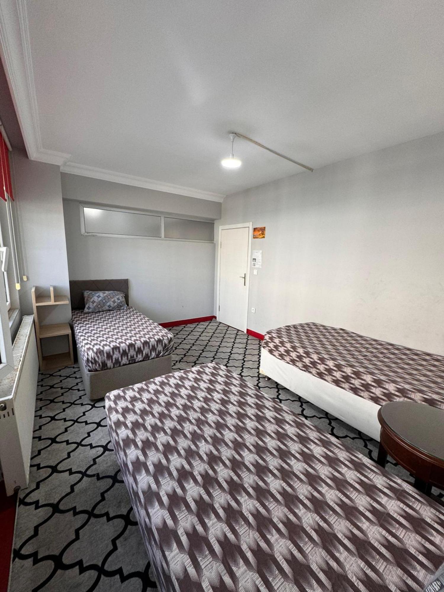 Transit 7 Gazde/Camere de închiriat
