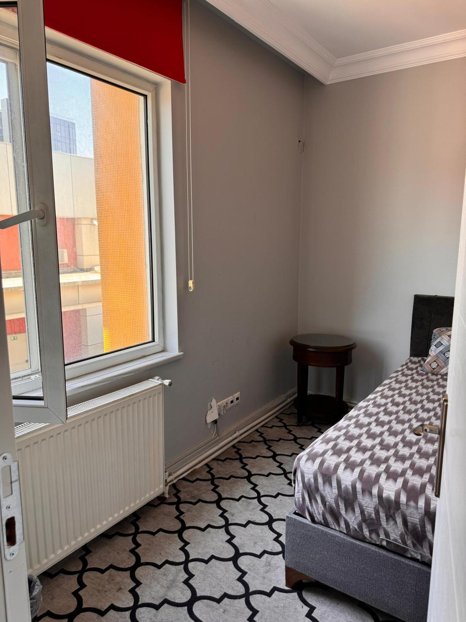 Gazde/Camere de închiriat Transit 7 *